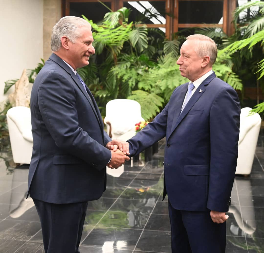 🇨🇺| El Primer Secretario del Comité Central del <a href="/PartidoPCC/">Partido Comunista de Cuba</a> y Presidente de la República, <a href="/DiazCanelB/">Miguel Díaz-Canel Bermúdez</a>, sostuvo un fraternal encuentro en la noche de este viernes con el gobernador de San Petersburgo, Aleksandr D. Belglov, quien se encuentra de visita en #Cuba.