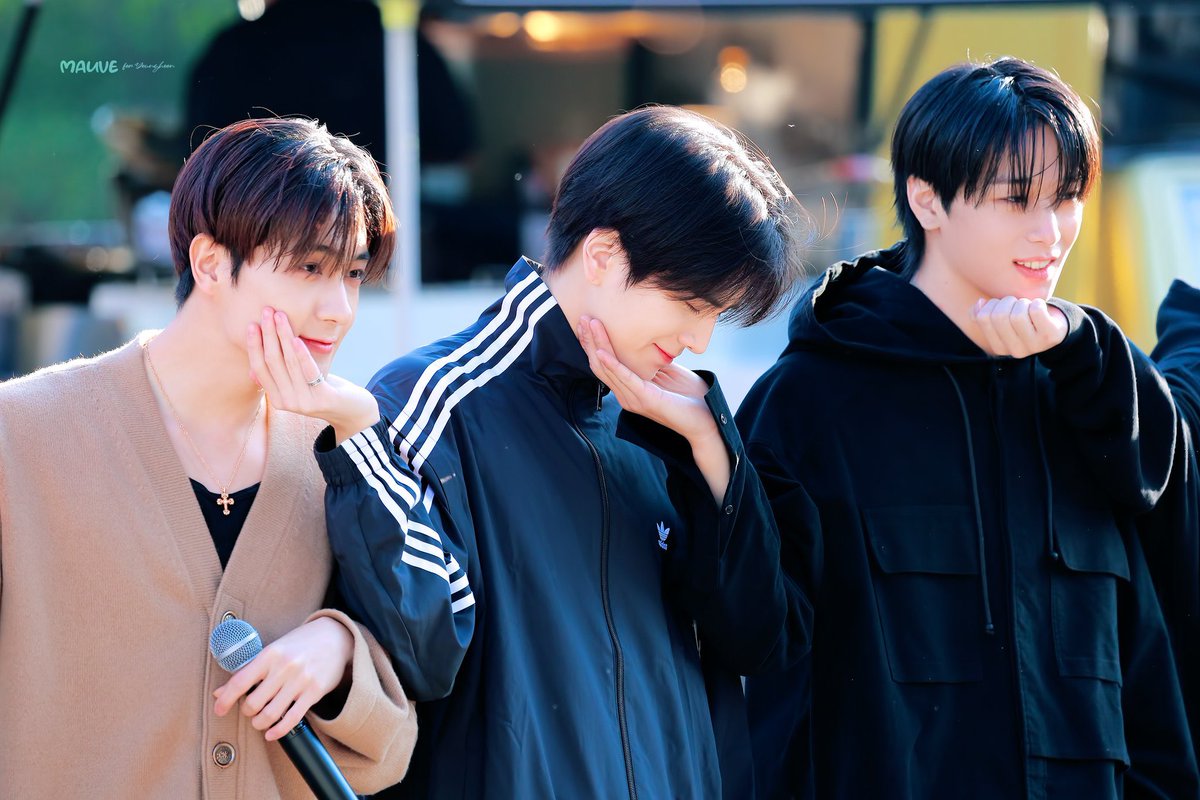 남치니 얼굴 걍 와그작 잡아버린거 넘후 웃기네 ㅋㅋㅋㅋㅋㅋㅋㅋㅋㅋㅋㅋㅋㅋㅋㅋ