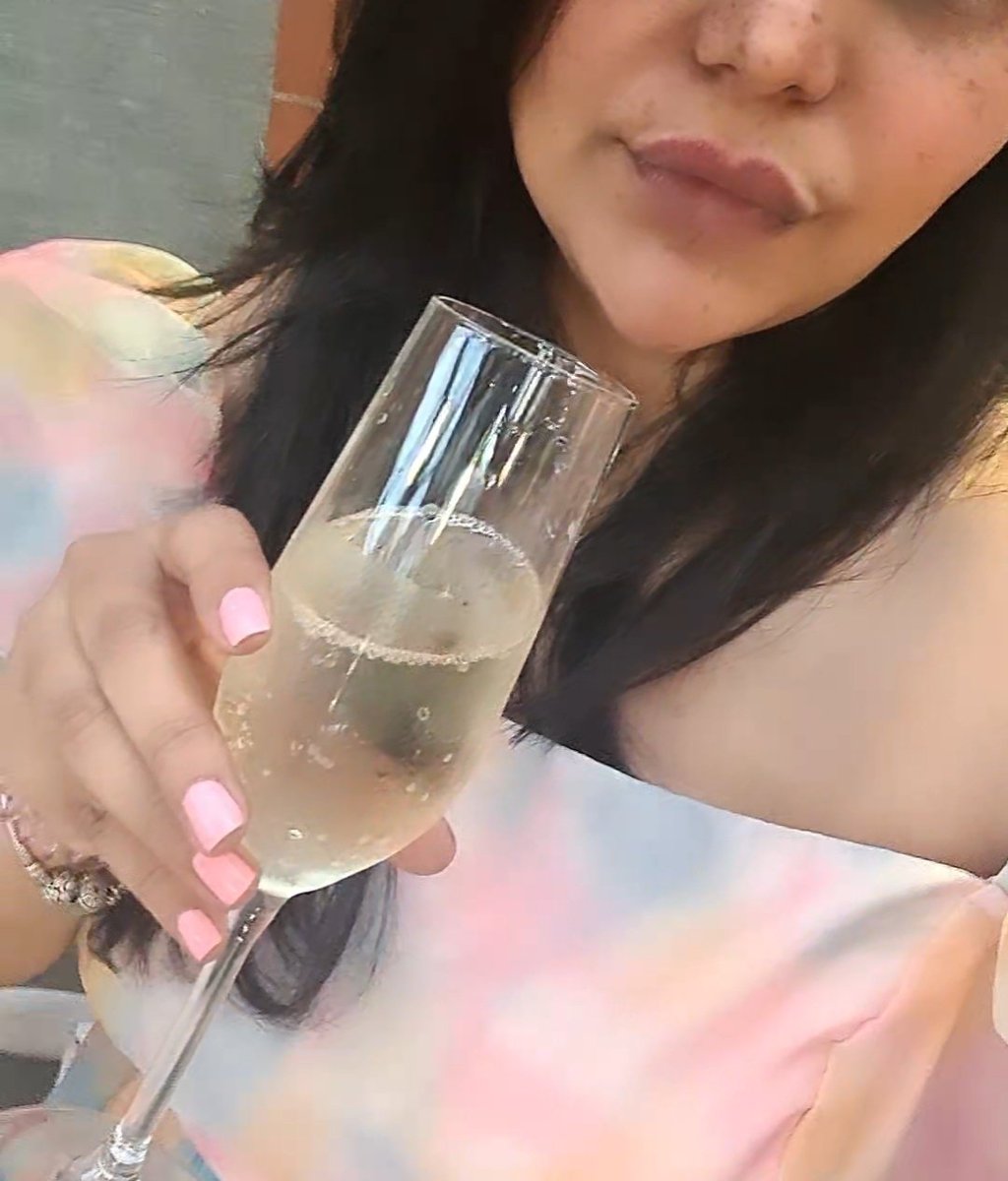 marwarrior08's tweet photo. “I only drink Champagne on two occasions, when I am in love and when I am not.” #CocoChanel #Champagne #Drink #Pink #LovePink #PinkMyLife #AlwaysPink #PinkLove #Inlove #IamNot https://t.co/eX4IrApt7o