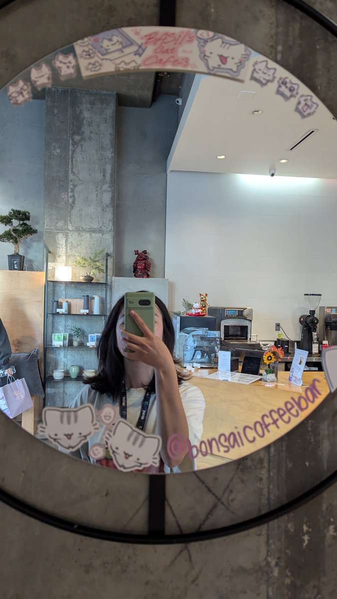 I'm terrible at taking pictures when I'm working but day 1 of #basilpopup is done

thank you for people who stopped by and said hi to <a href="/BasiilLeaf/">basil</a> 🥺 all of this is for her so I'm really happy so many people came