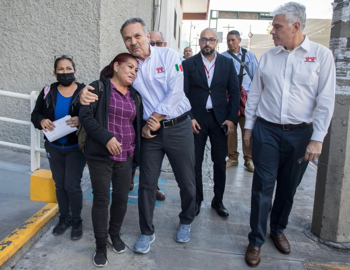 OctavioRomero_O's tweet photo. Hoy estuvimos en nuestro Centro de Servicio @Infonavit de Monterrey. Tuvimos oportunidad de escuchar a las y los trabajadores para atender de mejor forma sus necesidades y explicarles los beneficios del programa de congelamiento de saldos y mensualidades de los créditos. 

Posteriormente, trabajamos con el equipo de la delegación regional Nuevo León para aterrizar la estrategia que garantizará a las familias del estado el derecho a la vivienda digna.

#2ndoPiso4T #InfonavitHumanista