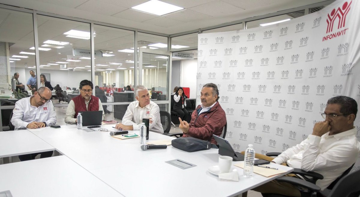 OctavioRomero_O's tweet photo. Hoy estuvimos en nuestro Centro de Servicio @Infonavit de Monterrey. Tuvimos oportunidad de escuchar a las y los trabajadores para atender de mejor forma sus necesidades y explicarles los beneficios del programa de congelamiento de saldos y mensualidades de los créditos. 

Posteriormente, trabajamos con el equipo de la delegación regional Nuevo León para aterrizar la estrategia que garantizará a las familias del estado el derecho a la vivienda digna.

#2ndoPiso4T #InfonavitHumanista