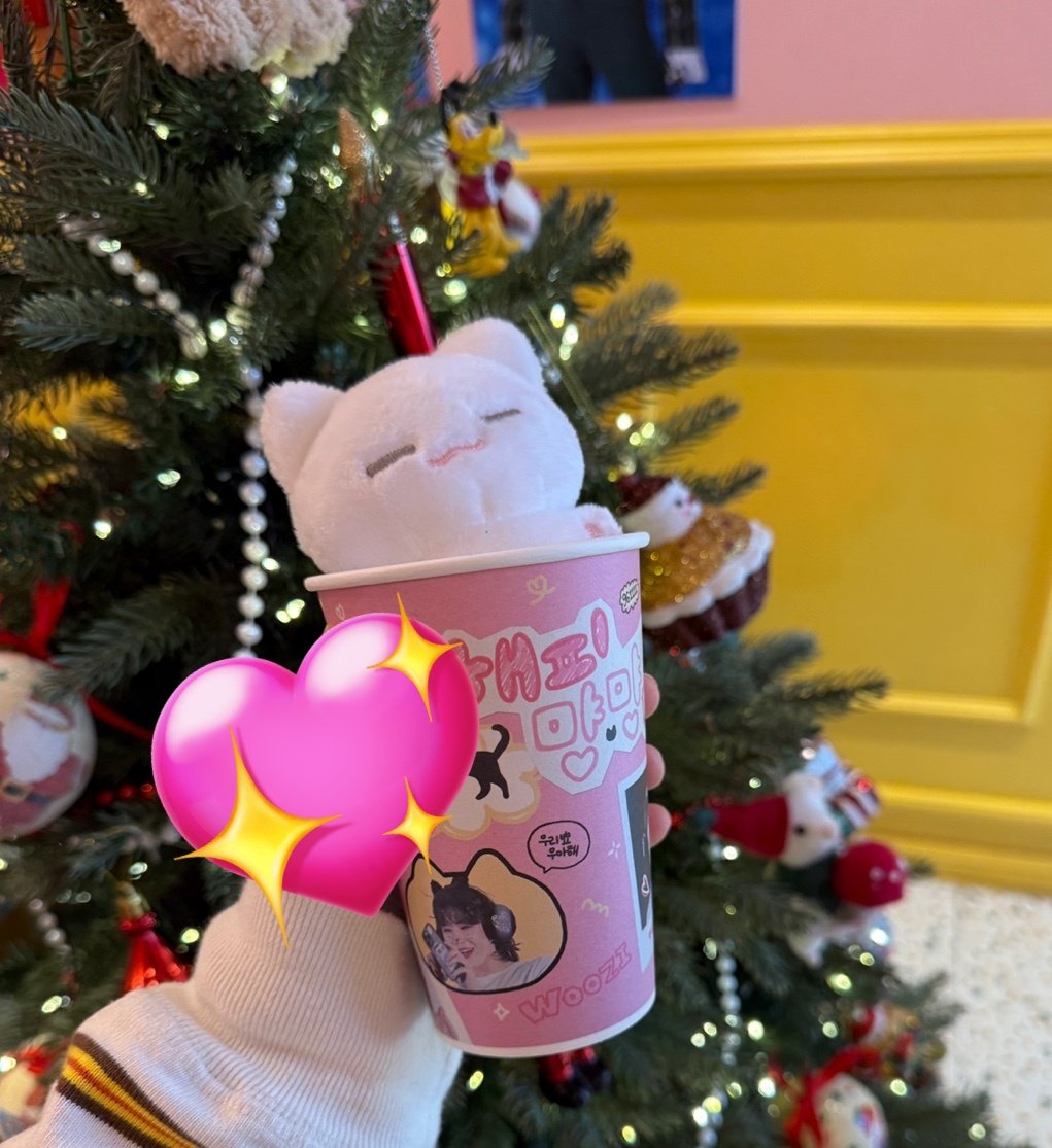 📢🎶
미아를 보호하고 있습니다
흰옷에 부농 쩰리를 신은 뾰얗 어린이의 보호자께서는
용산 메르시 쿠키 카운터로 문의하시기 바랍니다
감사합니다🙇‍♂️