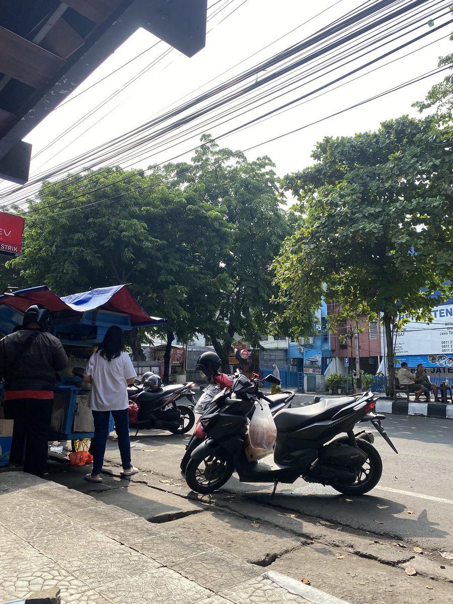 widip97's tweet photo. Pagi ini udah ngukur jalan muterin Semarang https://t.co/FymdGzGacx