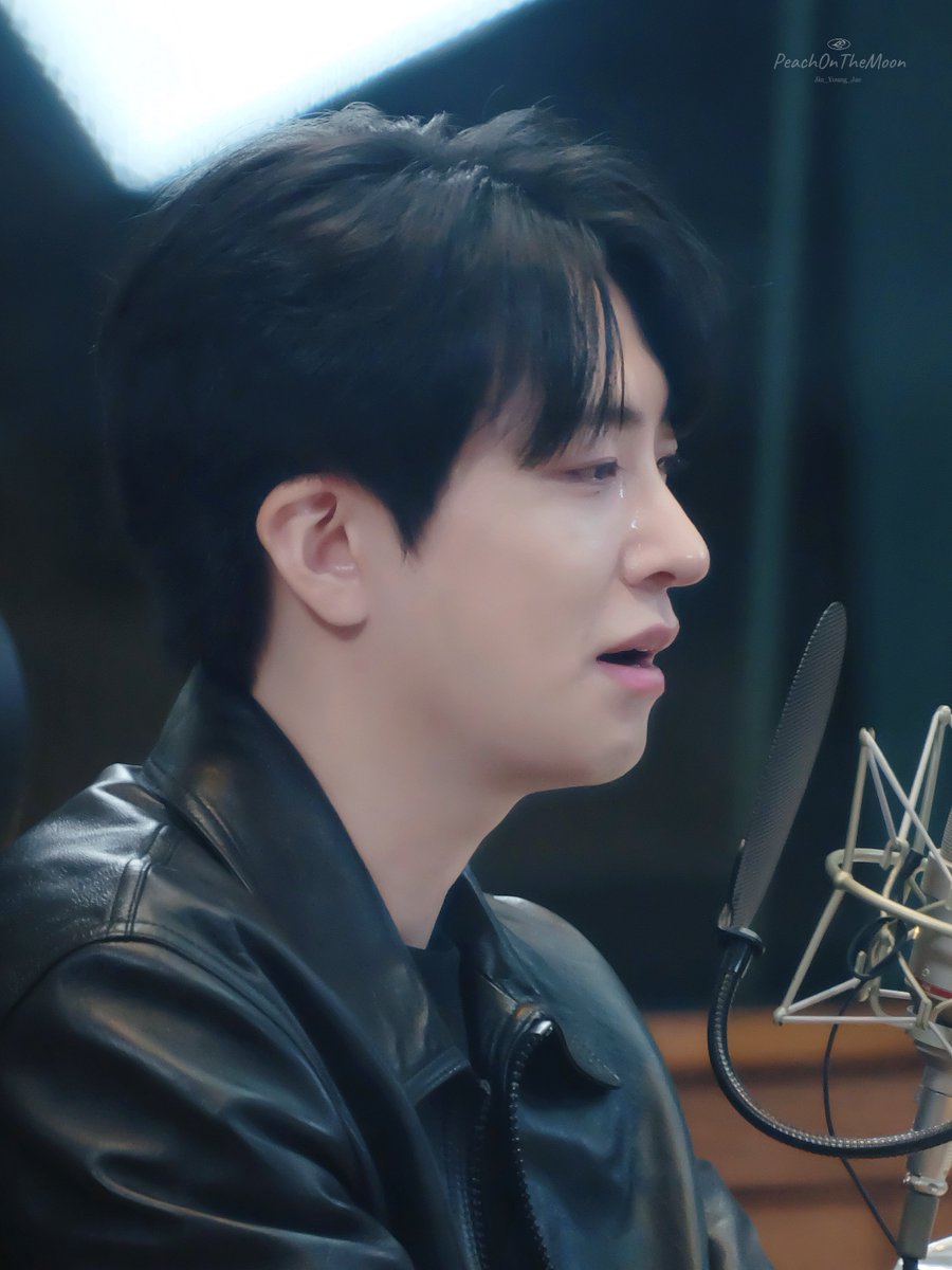 ในบางครั้ง​ "น้ำตา" อาจไม่ได้บ่งบอกถึงความเศร้าเสียใจเพียงอย่างเดียว​
ความรู้สึกอันหลากหลายที่ปนเปกันไปหมด
จนแสดงออกเป็นคำพูดไม่ได้​
"น้ำตา" ก้มักจะเป็นตัวแทนของสิ่งๆนั้น... 

ขอให้น้ำตาของน้องในครั้งนี้​
คือหยดน้ำที่เปิดทางสู่ประตูบานใหม่ที่สวยงามเพราะชีวิตคือการเดินทาง