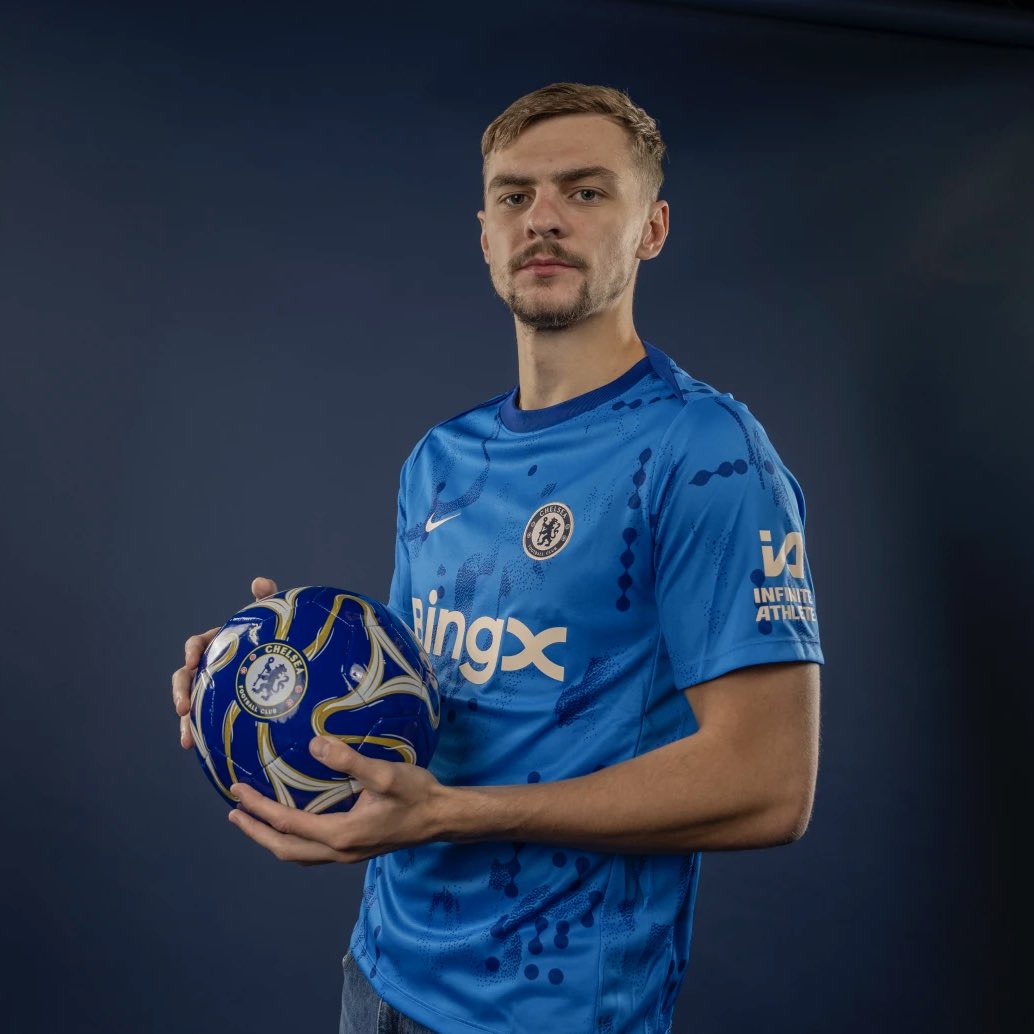 FabrizioRomano's tweet photo. 🔵 Enzo Maresca: "Kiernan Dewsbury-Hall was, at Leicester, the most important player. He moved to Chelsea to be one other player".

"You have to accept that".

"Probably at the beginning, you struggle to accept that. Now it's getting better. I am very happy with him". https://t.co/0U9HOyxq9B