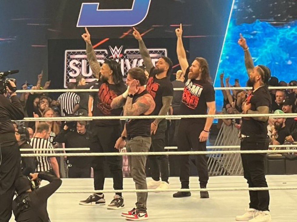 THE BLOODLINE ONES IN THE AIR WITH CM PUNK DOING HIS GO TO SLEEP POSE

ONE OF THE COLDEST SHOTS OF 2024 MAN 

🩸

(#Smackdown Via 97Vercetti)