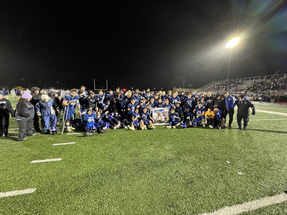 billryen20's tweet photo. 🏈@LSFootball1 is the @piaadistrict3 4A Champions 
They will advance to next week’s @PIAASports State Semifinals 

@PaFootballNews @4thDownMag @PFNDan570FB @pennhsfootball @PIAASports @LancasterSports @MaxPreps @GameTimePA_SC https://t.co/BR5h4oxg7m