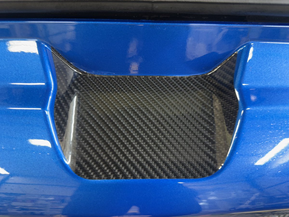rpmizz's tweet photo. 当社デモカースイフト君のプロテクションフィルム(透明)が浮いてきてしまったので、カーボンプロテクションフィルムにて修正‼️
いいんじゃないでしょうか？
商品化？？
https://t.co/NJOusWplcT
#スイフトスポーツ #swift sport #スイフト #swift #カーボンラッピング #カーボンプロテクションフィルム https://t.co/VmYZ70R6Ji