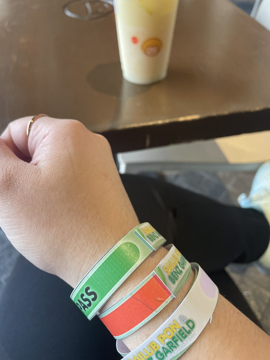 UnholyBB's tweet photo. Come early so got strapped, left my gift and now having my tea 😅

3 more hours cause I didn’t get sound check 

#SailubPonBenzGarfield1stFMinMNL https://t.co/B3rWNV7o1I