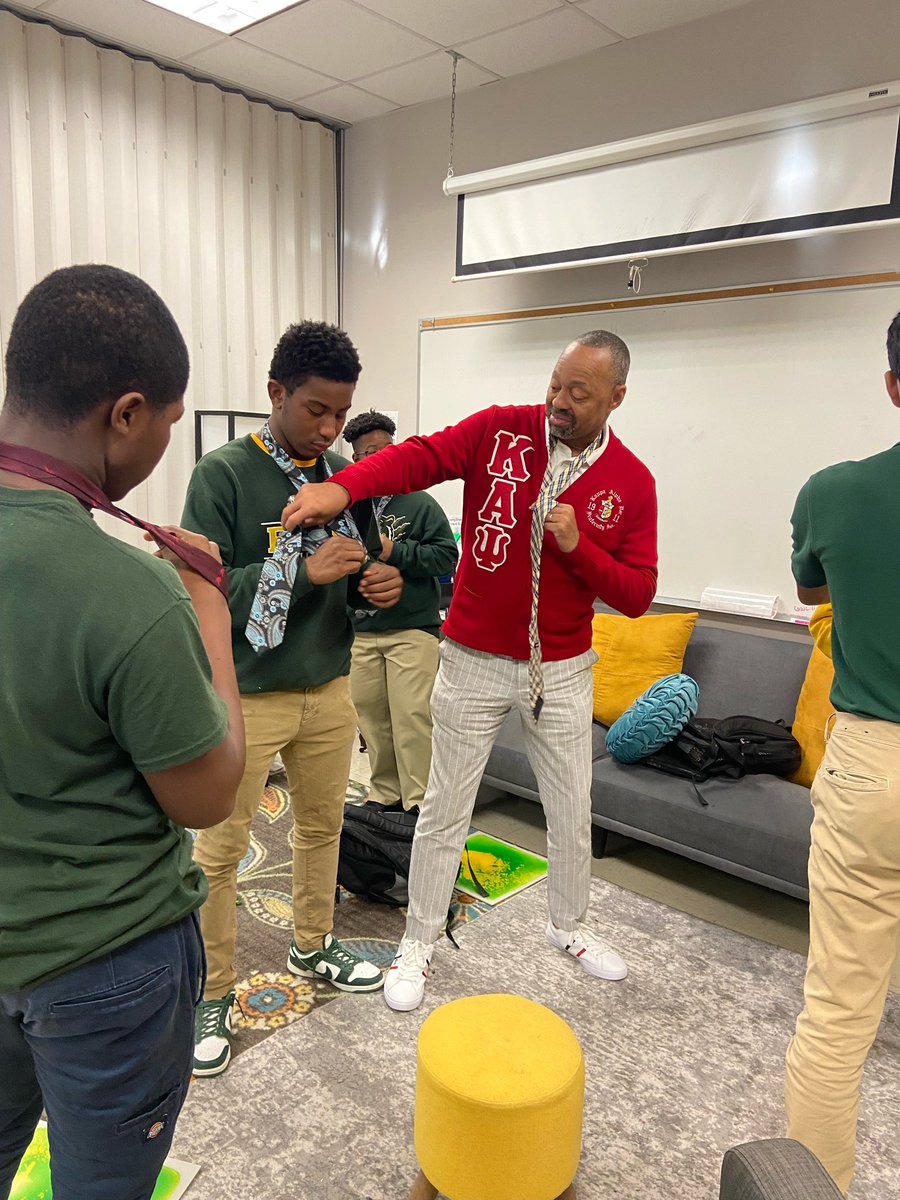 R. K. Smith Middle tweet media