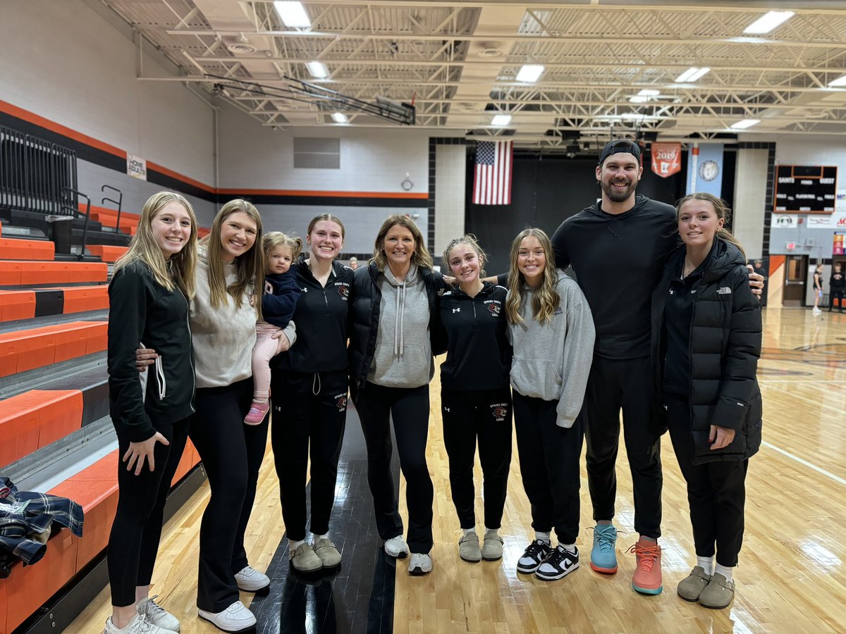 Erin Konkel (@konkelerin) on Twitter photo Love the support from our Air Family! Lions took the W tonight over St Charles 77-33 in their first game of the season! <a href="/AirMinnesota/">Air Minnesota Basketball</a> <a href="/SiriKonkel/">Siri Konkel</a> <a href="/EmersonIngvals1/">Emerson Ingvalson</a> <a href="/allie_zittel/">allie</a> <a href="/emma_collins3/">Emma Collins Jech</a> <a href="/DanJech/">Dan Jech</a> Love the support from our Air Family! Lions took the W tonight over St Charles 77-33 in their first game of the season! <a href="/AirMinnesota/">Air Minnesota Basketball</a> <a href="/SiriKonkel/">Siri Konkel</a> <a href="/EmersonIngvals1/">Emerson Ingvalson</a> <a href="/allie_zittel/">allie</a> <a href="/emma_collins3/">Emma Collins Jech</a> <a href="/DanJech/">Dan Jech</a>