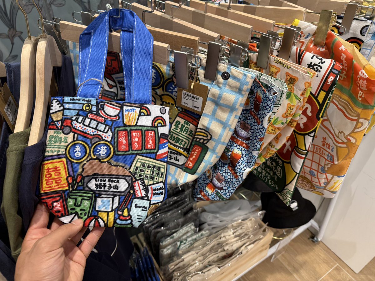 香港空港の出発階に続き、香港のお土産屋さんがありました！(まぁ