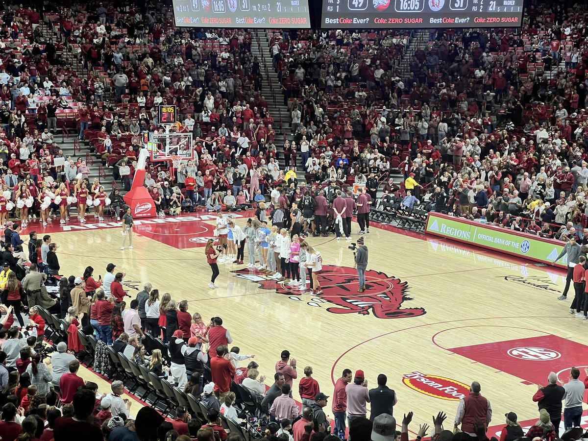 christinalong00's tweet photo. Arkansas soccer just won its second-round NCAA Tournament game over Cal and then some players came across the street to come toss some T-shirts at basketball https://t.co/S60eoAR5R9