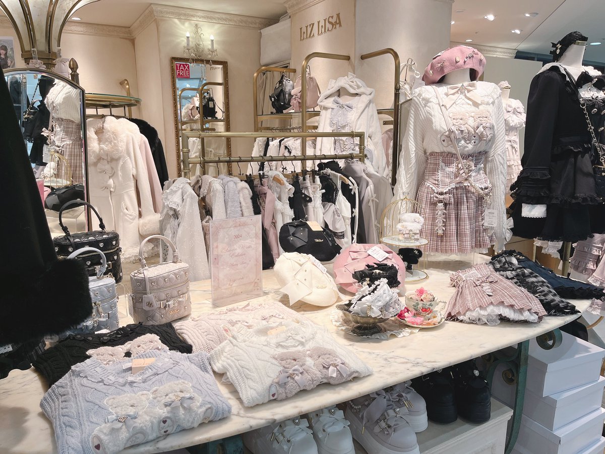 週末の店内をチェック🍂 ＼ 暖かい日中もマフラーが手放せない 秋冬