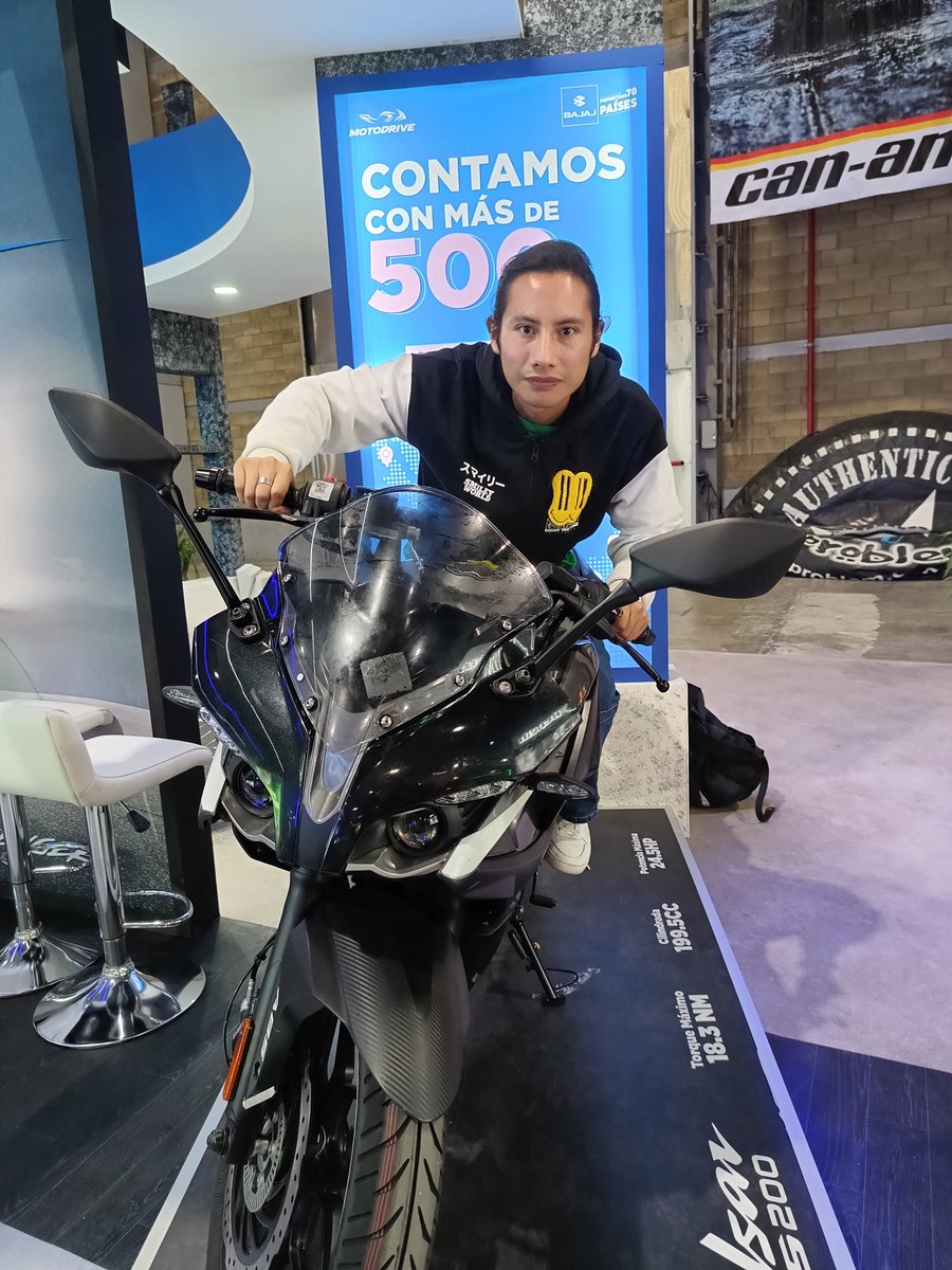 JoseAlberticoo's tweet photo. Siente la adrenalina en la ExpoSimm, que se vivió en Expo Santa fé jeje 😎😎 https://t.co/iBlX9cXyRg