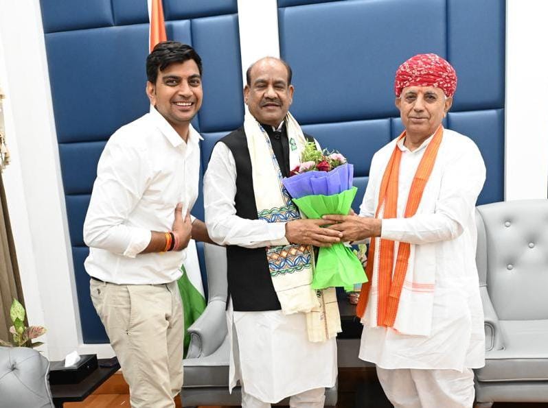 SubhashCKSG's tweet photo. माननीय लोकसभा अध्यक्ष श्री ओम बिरला जी को जन्मदिन की हार्दिक बधाई एवं शुभकामनाएं।

आपके नेतृत्व में लोकसभा ने देश के विकास और लोकतंत्र को नई दिशा एवं मजबूती प्रदान की है।

ईश्वर से आपके उत्तम स्वास्थ्य एवं दीर्घायु जीवन की कामना करता हूँ।
@ombirlakota
#OmBirla #LokSabhaSpeaker https://t.co/ymX44CWzEW