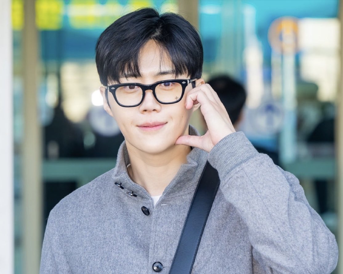 _bearsh's tweet photo. 김선호는 진짜 유명한 크롬하츠러버스클럽임 https://t.co/8fEB3XEi8f