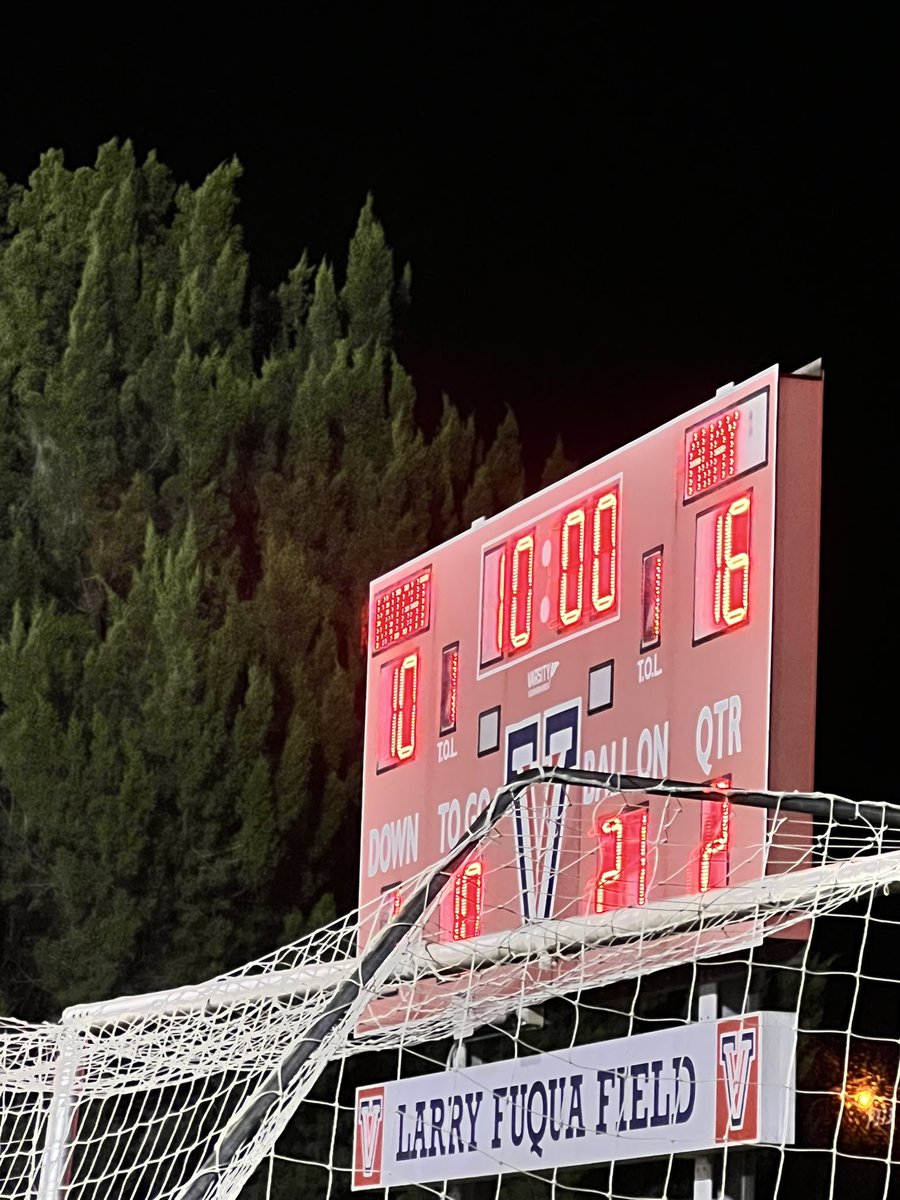 Field goal kick by Vanguard is no good to end the half. 

Halftime

Lake Wales 16
Vanguard 10