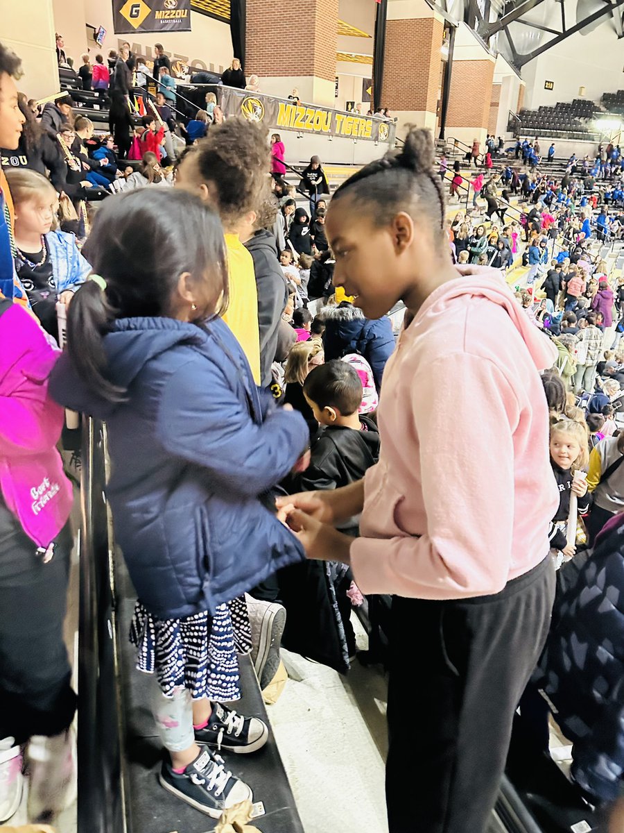 Dr. Amanda Minear tweet media