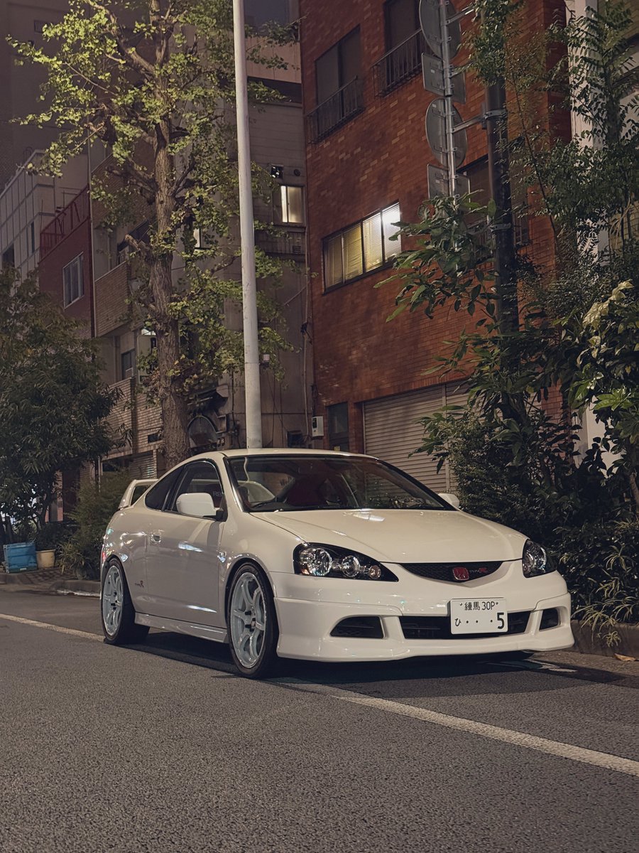 dc5_yu's tweet photo. 洗車後のインテ盛れてるな https://t.co/L8SJ0x7o11