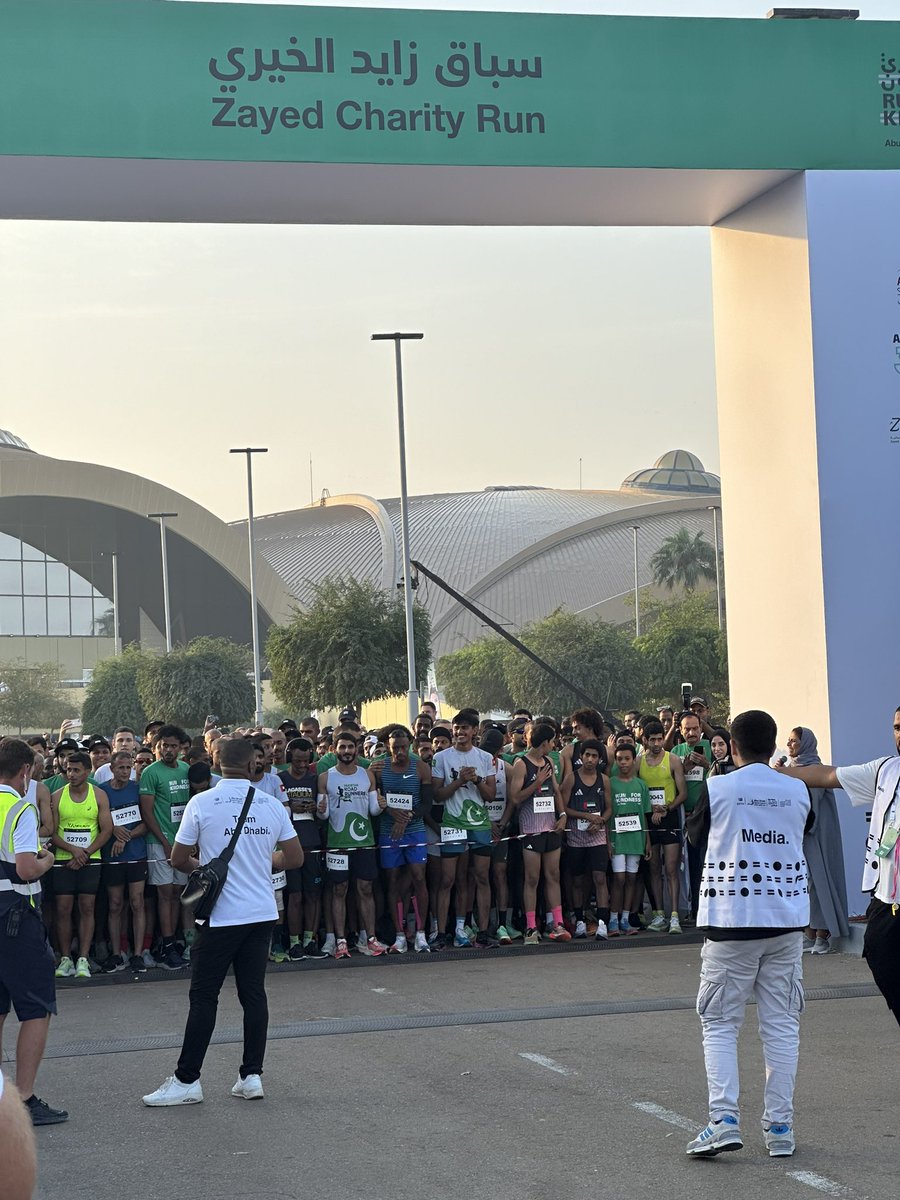 ZayedCharityRun's tweet photo. The 5 km General Entry START!

#ZayedCharityRun #RunForKindness #CharityRun #ADSC #AbuDhabi #FAQs https://t.co/jCOr0Emfpv
