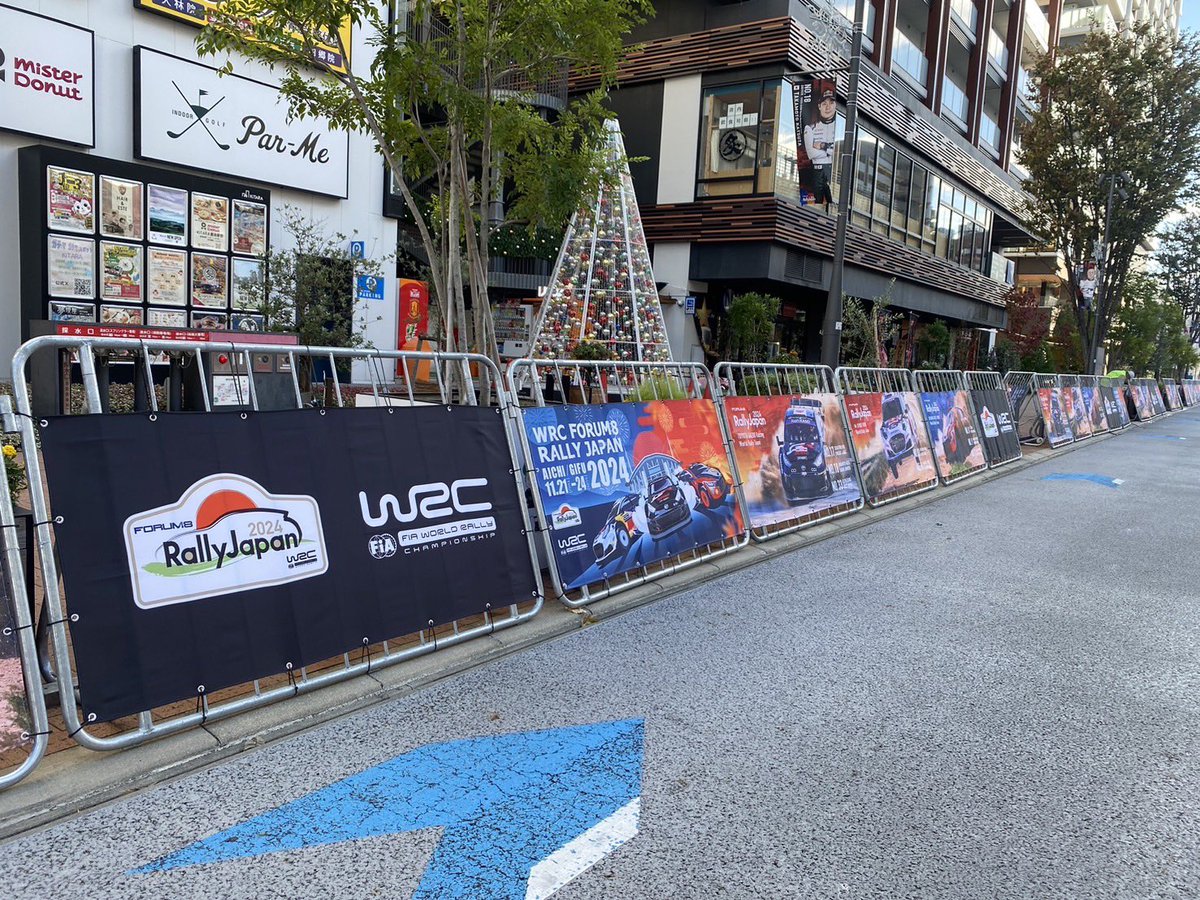 豊田市駅前に掲げられている横断幕を豊田市駅前で予約販売してます