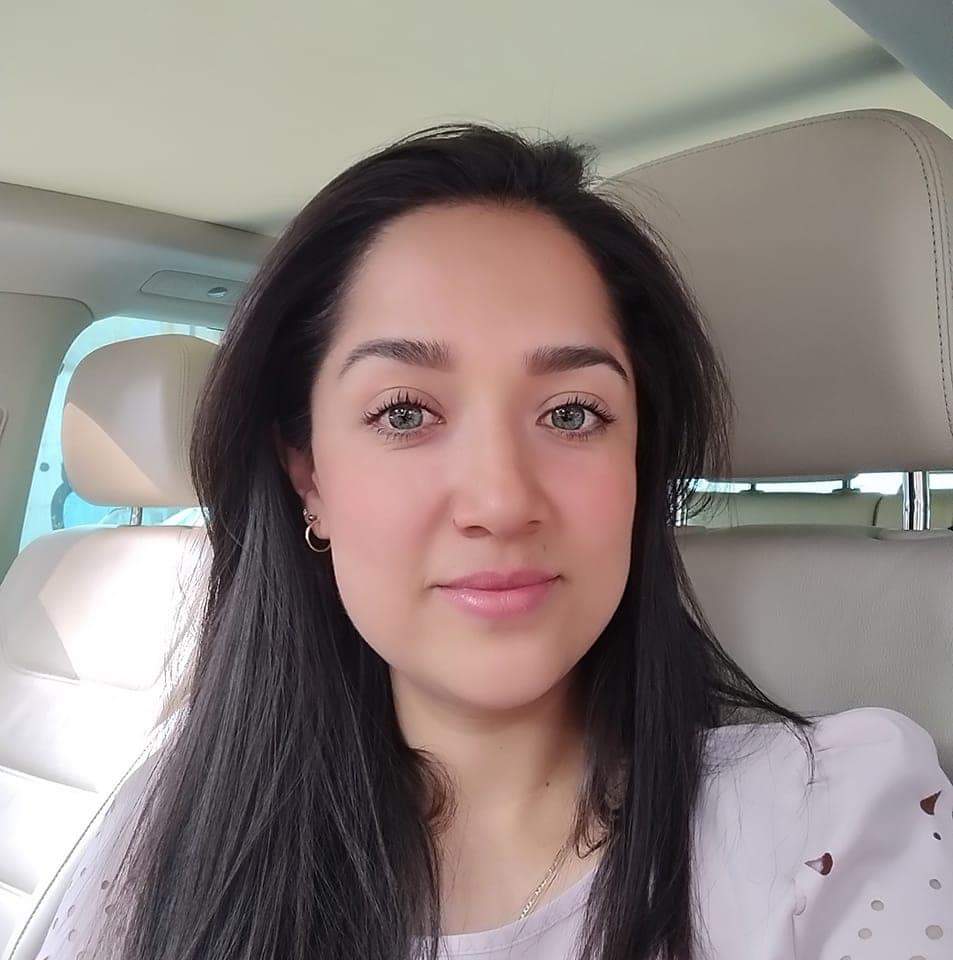 soyferobregon's tweet photo. Les presento a la nueva Marilyn Cote #MarilynCote  ... ¿O al nuevo? Abro hilo: Esta tipa de nombre Claudia Cecilia Robledo Cossu dice ser Arquitecta e Ingeniera avalada por @ICNIAM  aunque realmente estudió leyes. ¿Les suena? Y cuando sacas una cita con ella, aparece su esposo... https://t.co/qBJECsQYE8