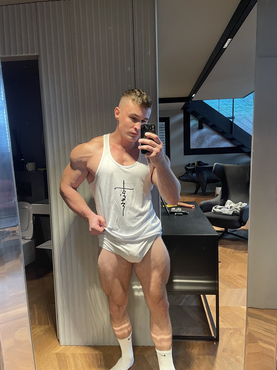 mikeybaxterof's tweet photo. Good night darlings 🔥💦 https://t.co/uMhcGKoUO6