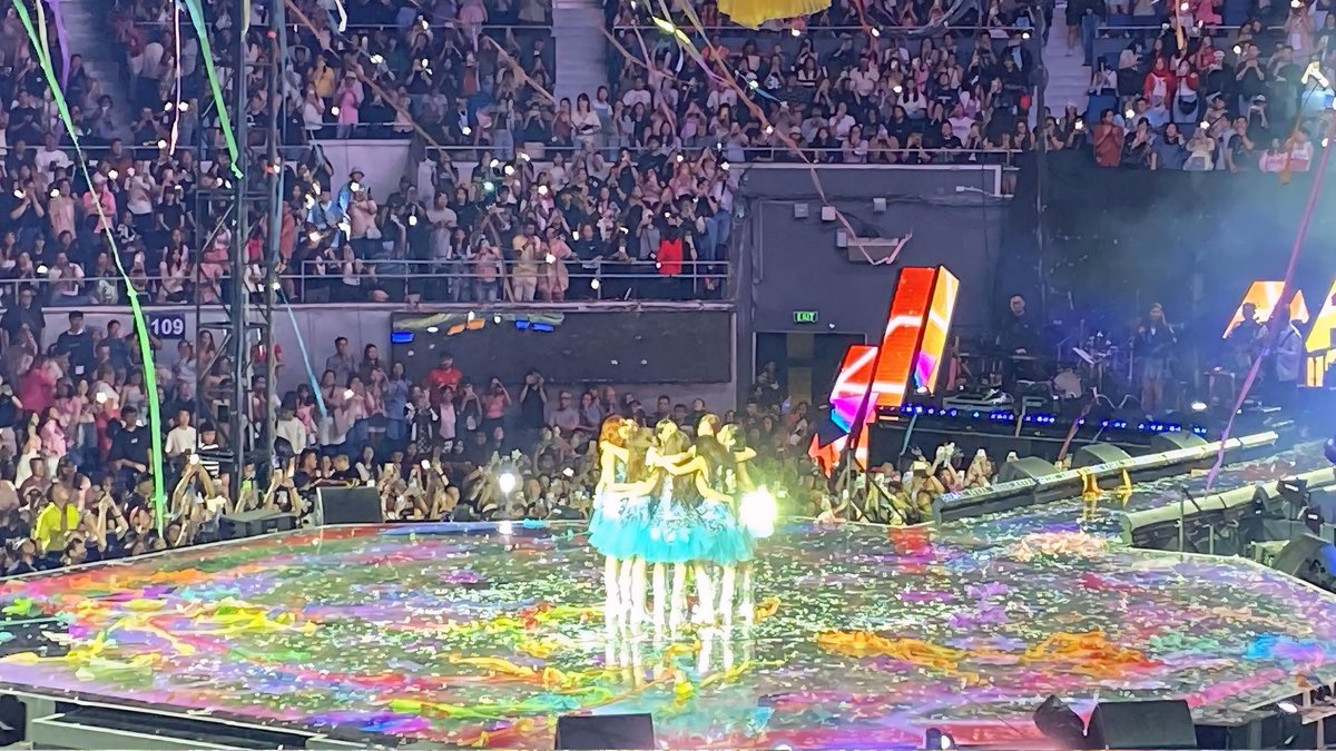 karlyrp07's tweet photo. A week ago – #GrandBiniverseDay1 🌸
This concert solidified their status as the Nation's Girl Group 🇵🇭 https://t.co/DcgTraspKL