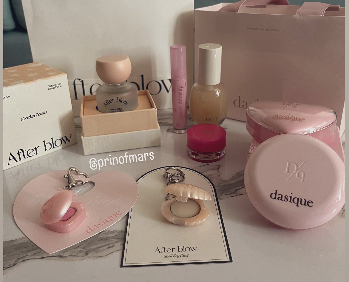 Went on a cosmetics shopping spree… who wants to reimburse me? 🥰 $95

Finsub cashcow cashslave