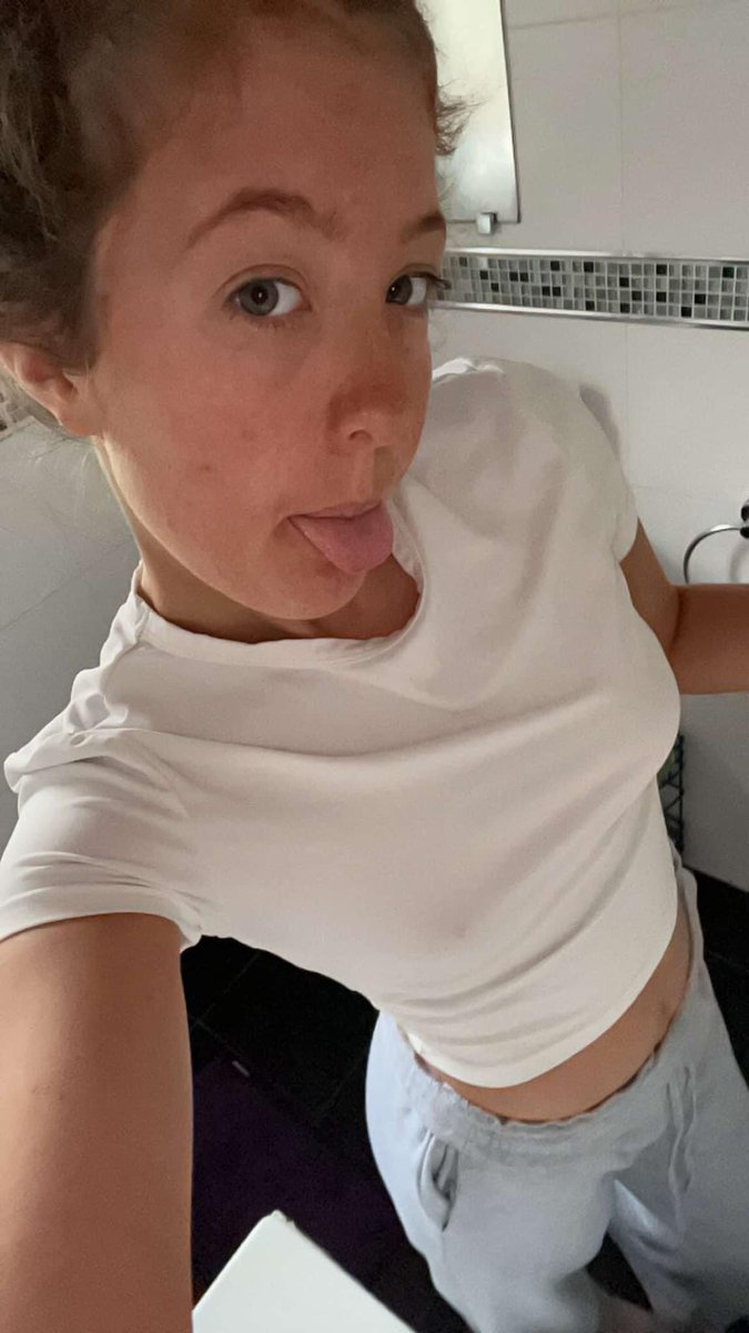 GodessFelicity's tweet photo. it’s getting chilllyyy…send me money for christmas 🫵

#finsub #findom #piggy #domme #switch #pics #menu https://t.co/4MhLSssCmg