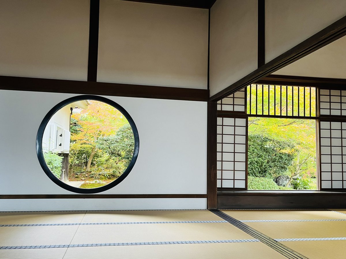LoveYellowKage's tweet photo. 庭園は見頃
悟りの窓、迷いの窓はまだもう少し

#鷹峯源光庵 https://t.co/gEFzGniU72