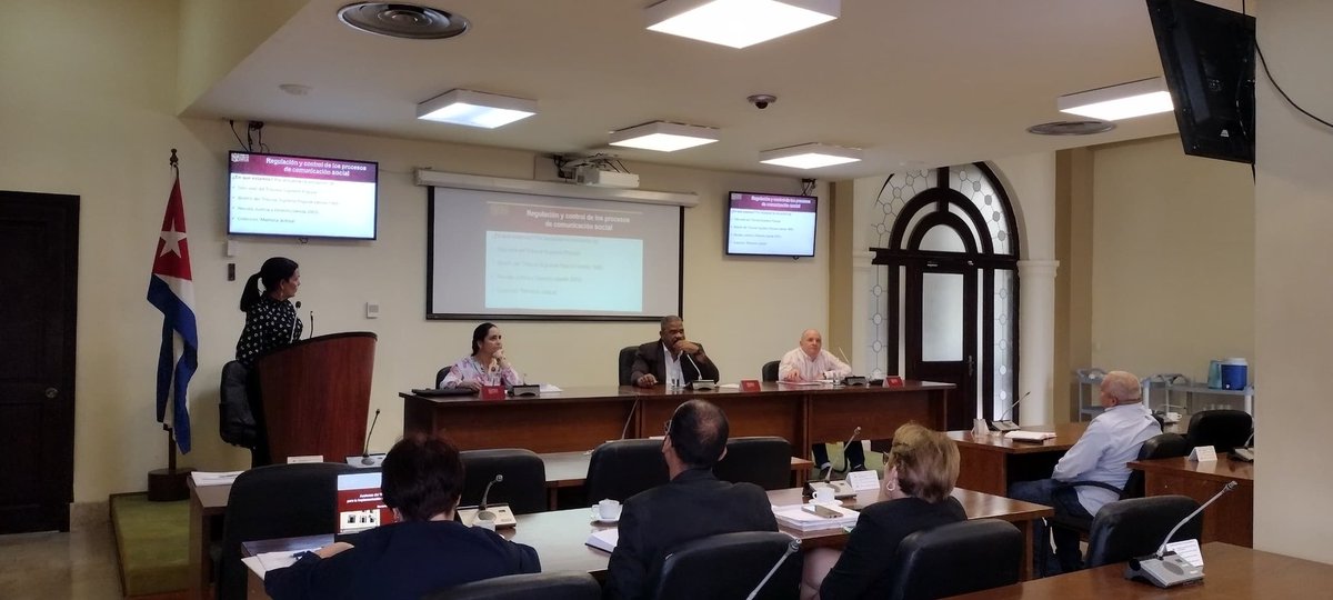 Hoy, cuadros y magistrados del <a href="/TSupremoCU/">TSupremoCU</a> intercambiaron con directivos del <a href="/IcsCuba/">Instituto de Información y Comunicación Social</a>  sobre la implementación Ley de comunicación social.
Provechoso encuentro que permitió intercambiar experiencias y proyectar un futuro más enriquecedor para la gestión de la comunicación social.