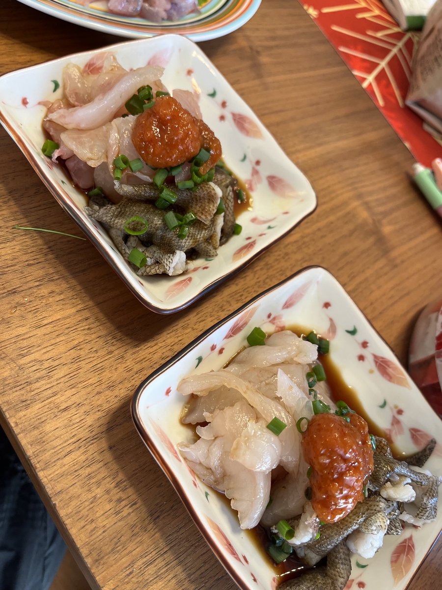 今日のランチ🍚
今回は試しに頭鱗を付けての1週間寝かせ。
寝かせたメジナとカサゴの皮ポン。
戴いた朝取れアジとカサゴの皮ポン。
カサゴはとれたてはコリコリしてるけど、やっぱり甘味は寝かせた方が良いなと、個人的にね。
久々に皮ポン食べたけどやっぱり美味しい🥰メジナも良かった😋