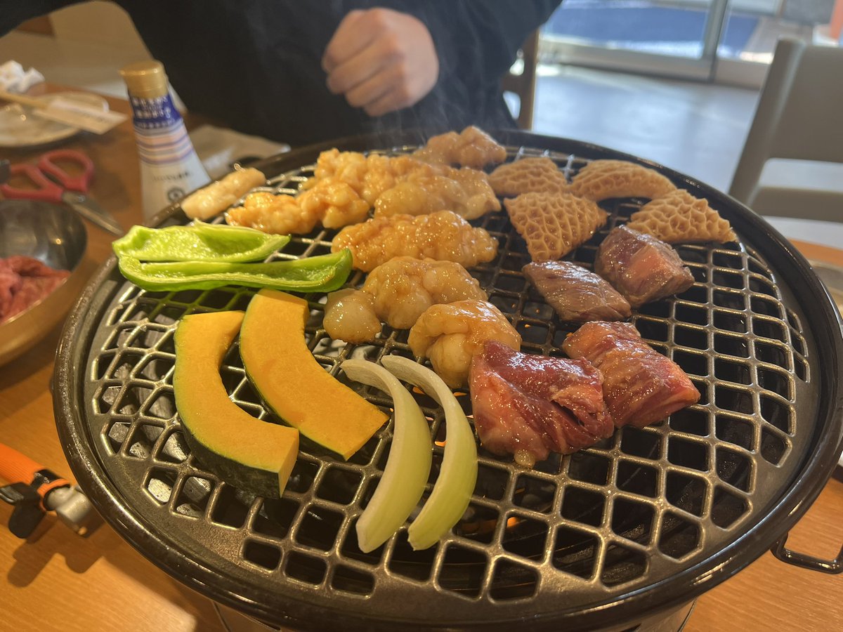 RaRa_RaRaRa___'s tweet photo. コラボメニューもネギまみれタンもいただきました〜
牡蠣ダレで食べるのめっちゃ美味かった！

エルぽき楽曲が流れてる中で食事できて楽しかった〜
Sprint Sky まで流れてたの最高！

 #エルぽき勝山 https://t.co/98IrbRsvCf