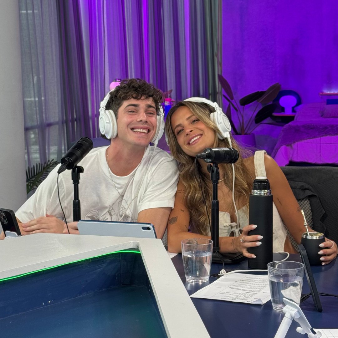 ZZNoficial's tweet photo. ¡RUMIS, PATRIA Y FAMILIA! @FranStoessel_ condujo el Ciclo de #LaCasa por 1 día junto a @CarollaGill y ademas, tuvieron la Chance de hablar con @TiniStoessel sobre lo que viene... ¿Sera que habra Novedades para nuestro Aniversario? https://t.co/4HGu27ldec