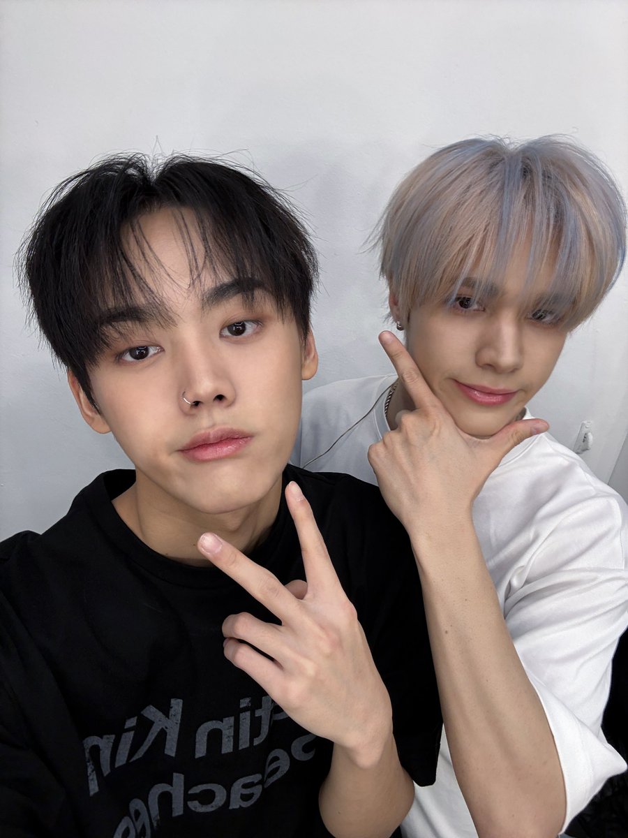 onepact_'s tweet image. [ONE&amp;amp;BEHIND♥]          

╱◥▦◣
│  田 │ 田│ \ 
0:17 ━━❚━━━━━━ 2:52
What You Need (feat. TAG)
 ⇆ ⠀⠀⠀⠀⠀◃ ❚❚ ▹ ⠀⠀⠀⠀ ↻

#ONEPACT #원팩트 
#ONE_BEHIND