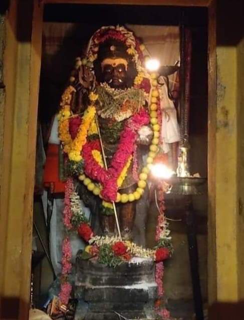 Saigeet36566874's tweet photo. Kalabhairava Ashtami today.

One of the 64 forms of Mahadeva, the fierce Kalabhairava, liberates us from the cycle of life and death. HE is beyond kala and destroys Adharmics.  May HE bless all with good health and supreme wisdom.

Thirukkurungudi Shri Kalabhairavar. https://t.co/9bj10Lp2sY