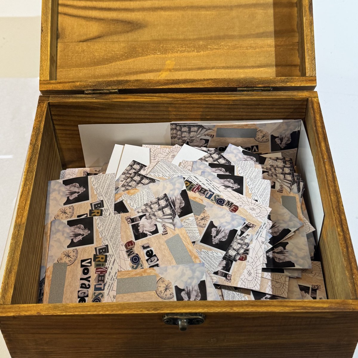 ✴︎  금일 럭드 수량 아직 많이 남아있습니다
     금일 생카 마지막 날이라 17:00까지 운영됩니다

#찬란한_여행자
#너라는_바다로_voyager

𓂃𓂃𓂃𓂃𓊝𓄹𓄺𓂃𓂃𓆞𓂃𓂃𓂃𓂃𓂃𓂃
𓆡   𓆟  𓇼   𓆞  𓂂
𓆝    𓂂  𓆉   𓂂