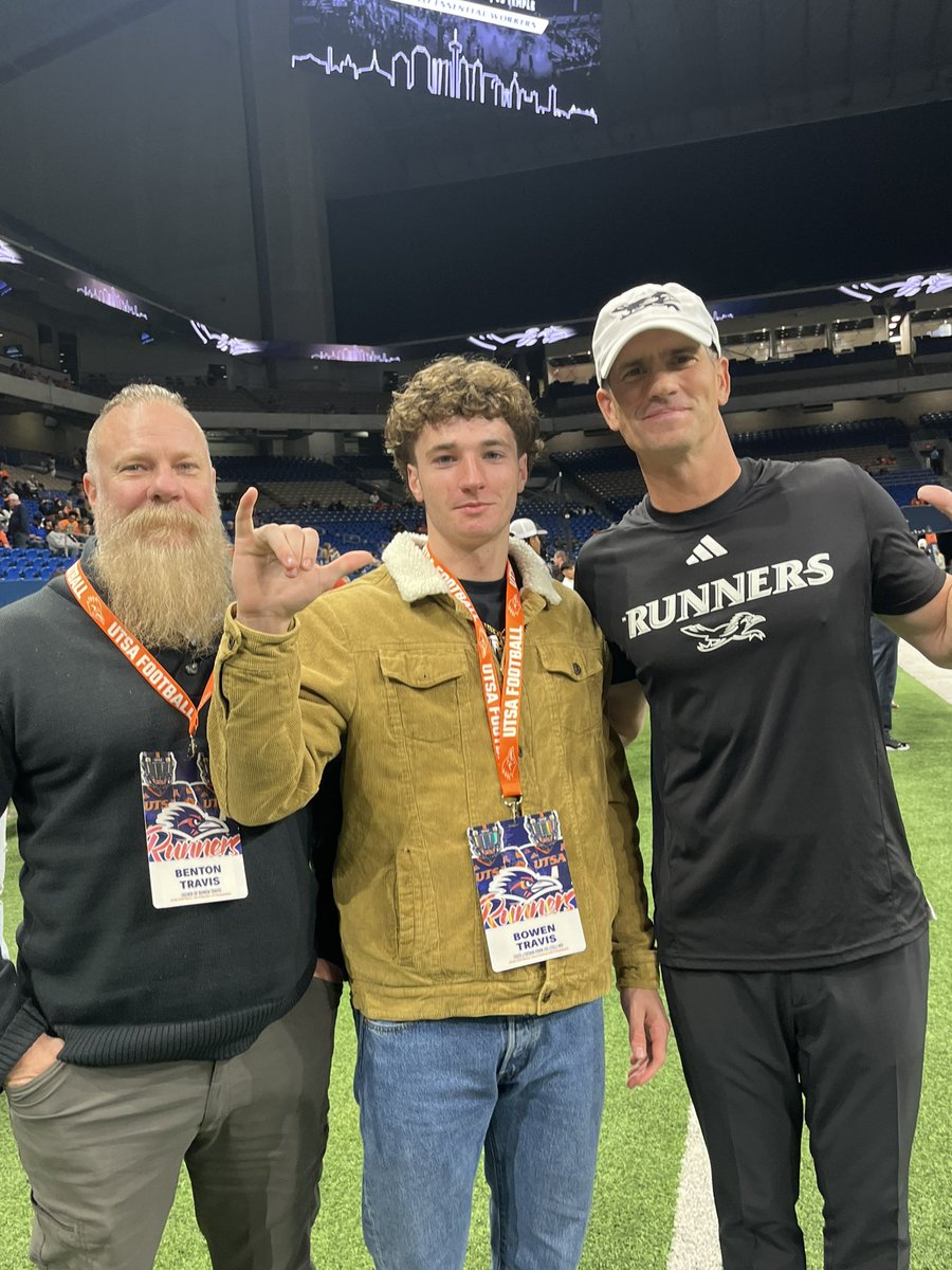 _bowentravis_'s tweet photo. Thank you @UTSAFTBL for letting me come to the game as a official recruit ! Awesome stadium and team @_CoachSanchez @AllenMarrow @CPFBOneStandard @CoachQCPProud @CoachPedraza60 https://t.co/42XXTig4fD