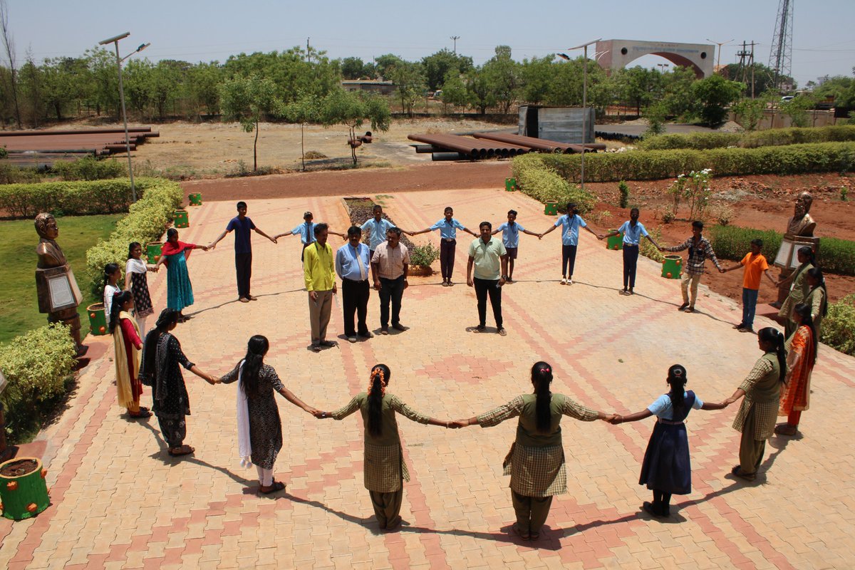 narottamsahoo's tweet image. Happy #FibonacciDay!

Celebrating the genius of #LeonardoFibonacci, whose sequence reveals #nature&apos;s perfect patterns, from spiraling #galaxies to blooming #flowers.

Let’s embrace the #beauty of #math and its endless possibilities in shaping our #world!

@dstGujarat…