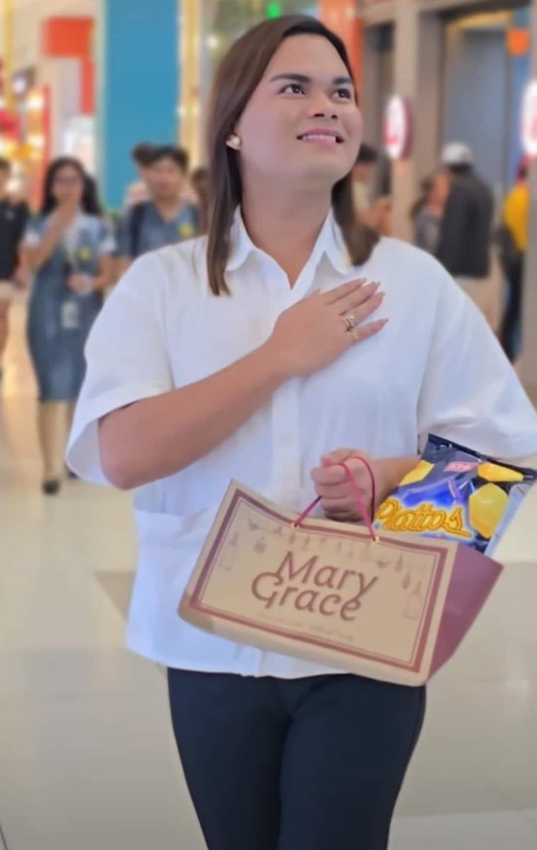 vanillabrezel22's tweet photo. @barrygutierrez3 Daming drama ni Mary Grace Piattos😜 https://t.co/yqzVnS6QLL