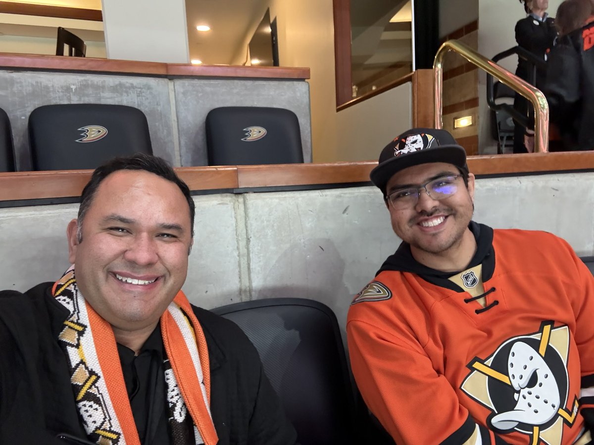 OCRealtorRyan's tweet photo. Go Ducks!! #FlyTogether https://t.co/tRxMnOvyP0