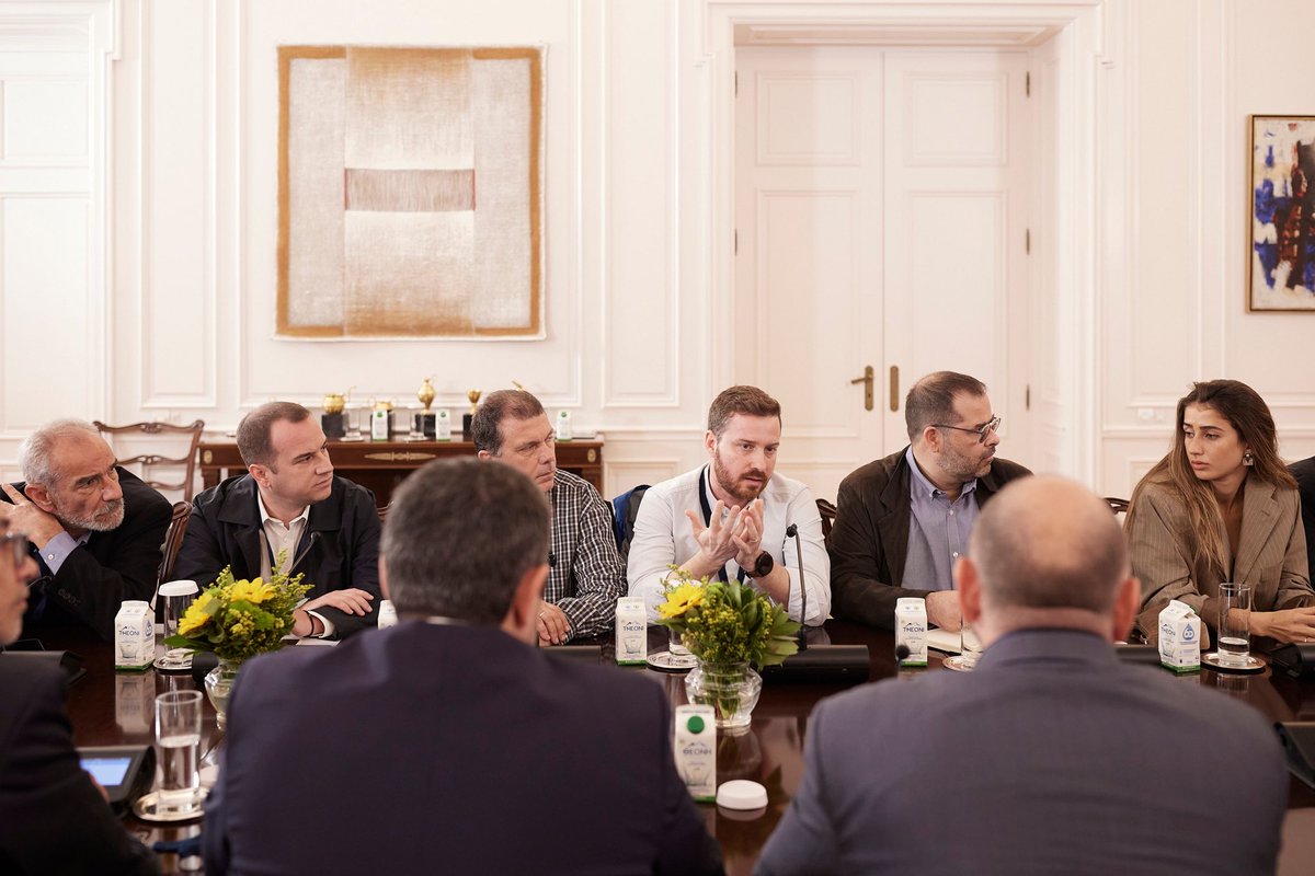 Η αυτόματη κινητοποίηση της κυβέρνησης και του Πρωθυπουργού να σταθεί δίπλα στους ενοίκους της Αρκαδίας 4 με άμεση στεγαστική συνδρομή και ολική επισκευή της πολυκατοικίας χωρίς δικά τους έξοδα, με δωρεά του ιδιωτικού τομέα, ήταν μια αυτονόητη πράξη αλληλεγγύης και ανθρωπιάς.