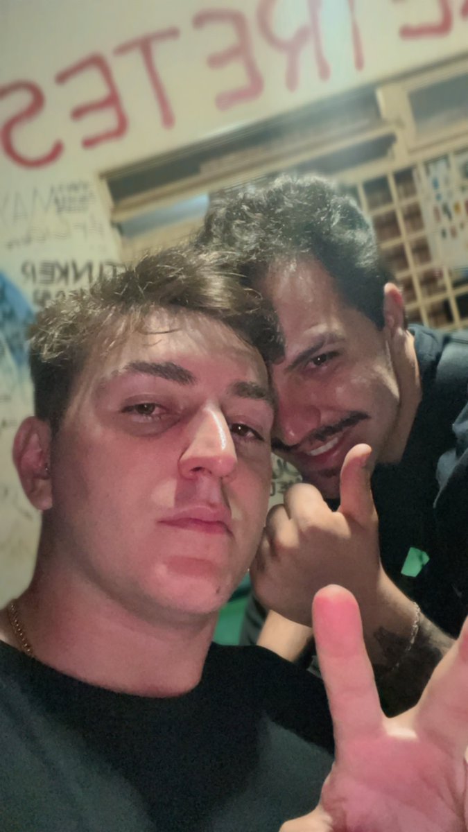 joaomgl's tweet photo. Eu e o Durval sóbrios em uma sexta @duhaudj https://t.co/VSQLV0c3Fj