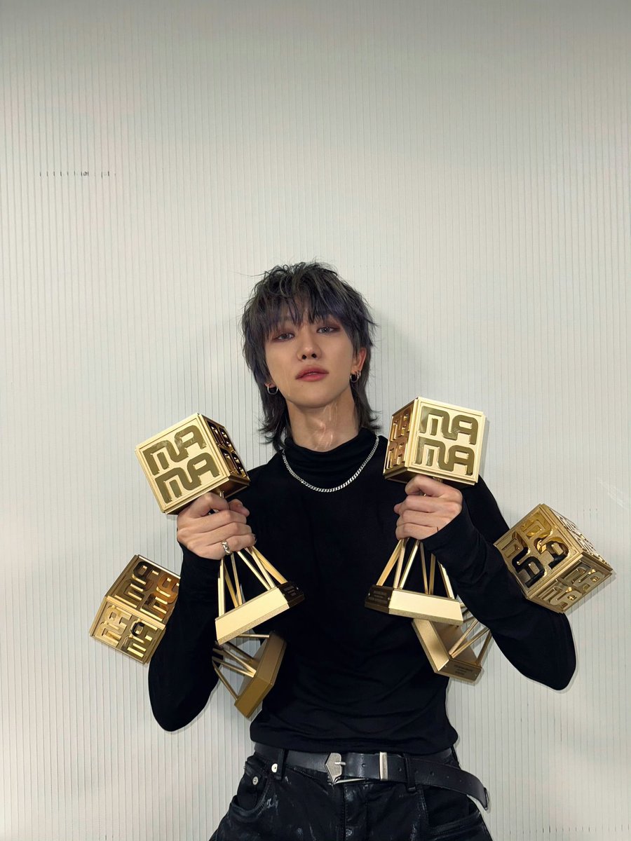 senmeewithyoon's tweet photo. ทุกคนยกเวทกันยังไงหรอครับ พอดีผมใช้ถ้วยแดซังยกเวท https://t.co/iQYO4vYUZN
