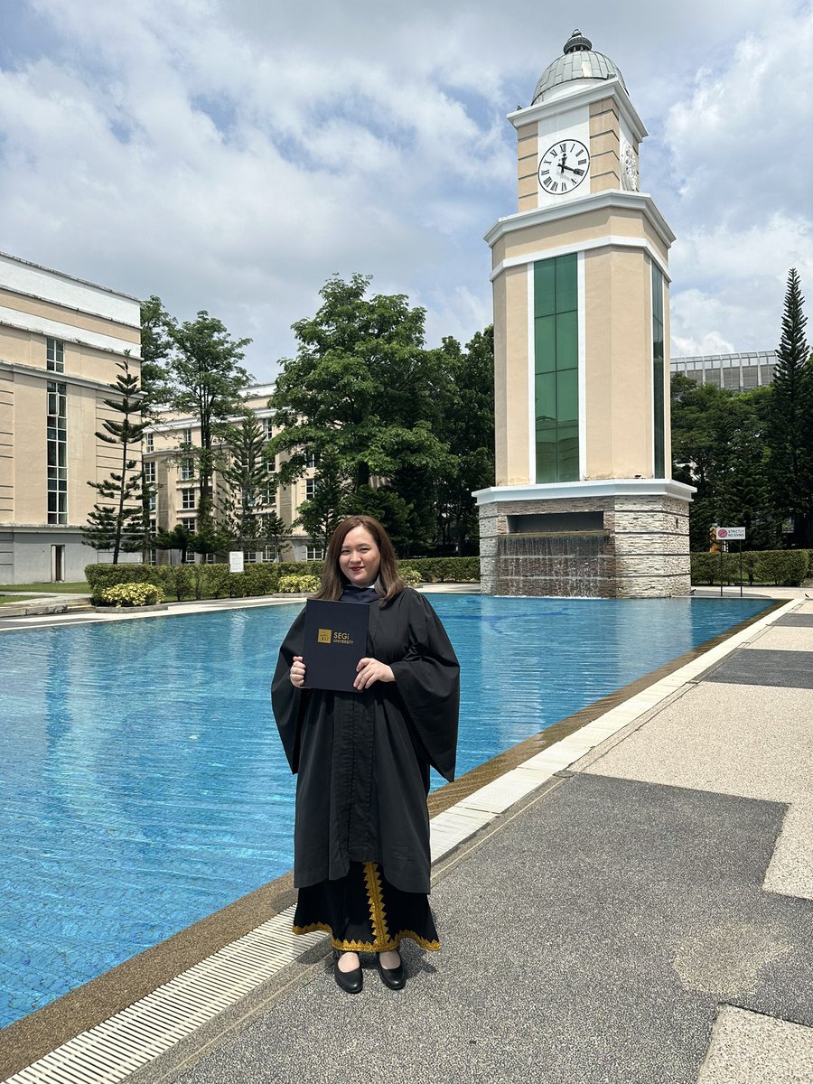 twinkbinksss's tweet photo. 28th Convocation done &amp; dusted ✅📝📖📚🎓✨ https://t.co/4NKPnbrrgi