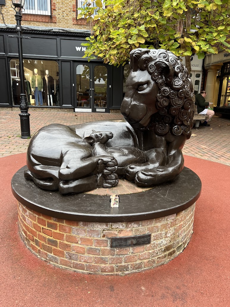 Francesca Albini's cabinet of curiosity is a feast for the eyes and imagination, full of hidden imagery and long forgotten memories. We welcome Diya Sengupta to the Sets, Series and Ensembles exhibition today, read her poem at collectconnect.blogspot.com/2024/11/france… <a href="/frandocent/">Francesca Albini</a> #publicart #art