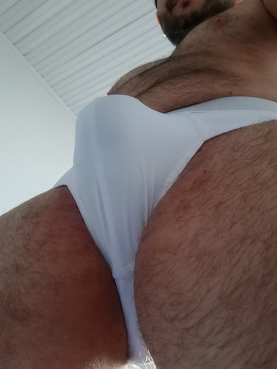 E hoje... de cuequinha branca. :)